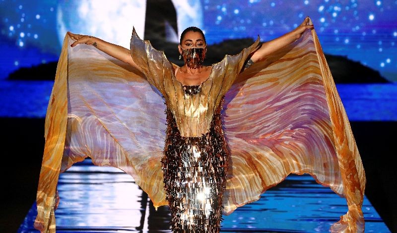 Actor Rossy de Palma presents a creation by designer Andres Sarda during the Mercedes Benz Fashion Week amid the coronavirus disease (COVID-19) outbreak in Madrid, Spain, September 10, 2020. (Photo by Sergio Perez/Reuters)